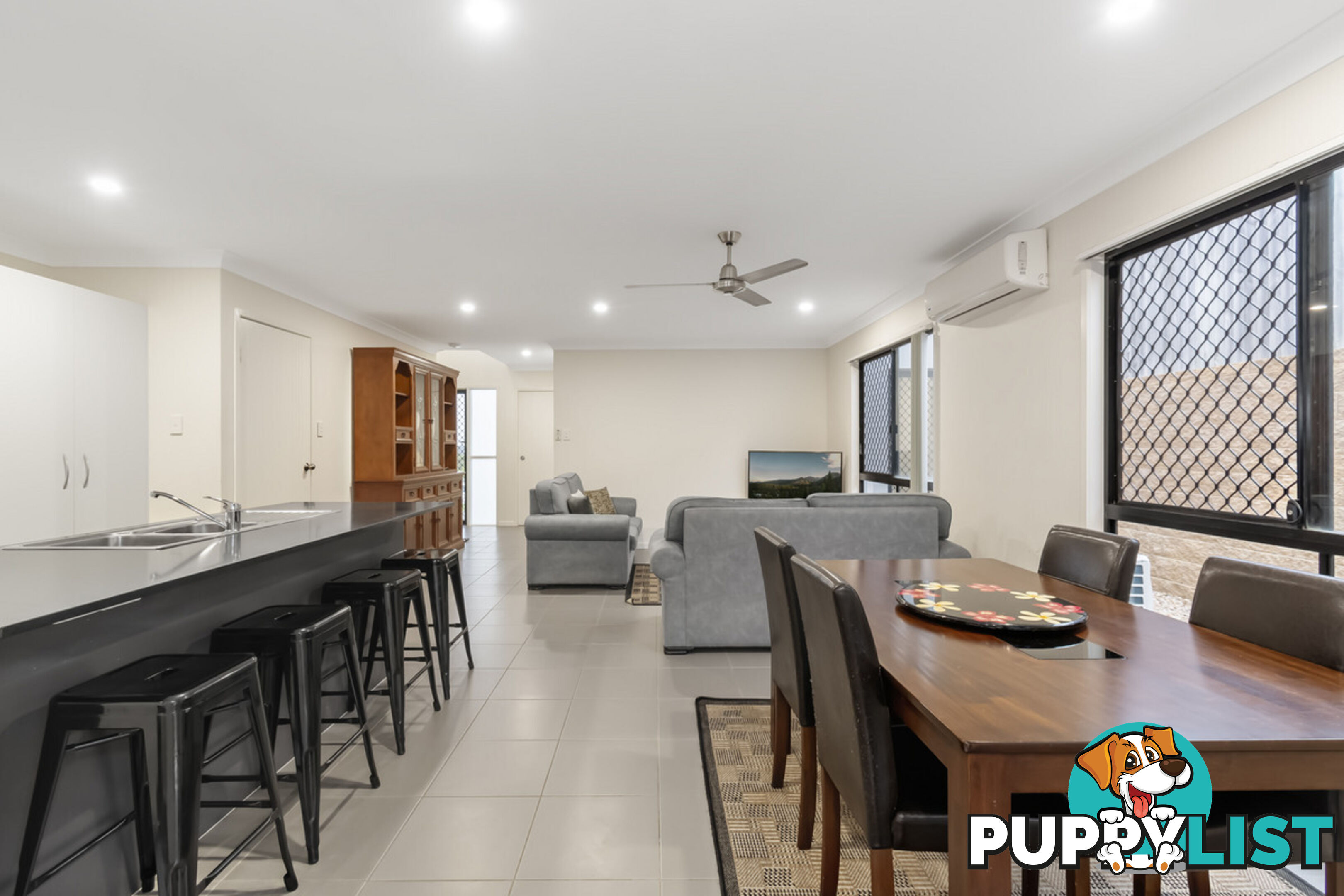 19 Ross Crescent PIMPAMA QLD 4209