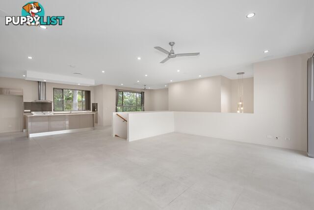 1/51 Canada Place ARUNDEL QLD 4214