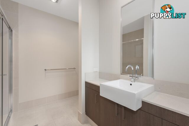 1/51 Canada Place ARUNDEL QLD 4214