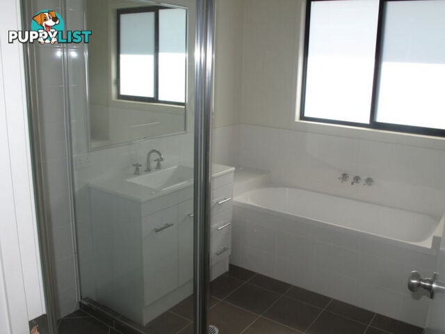 4A Charles Avenue PIMPAMA QLD 4209
