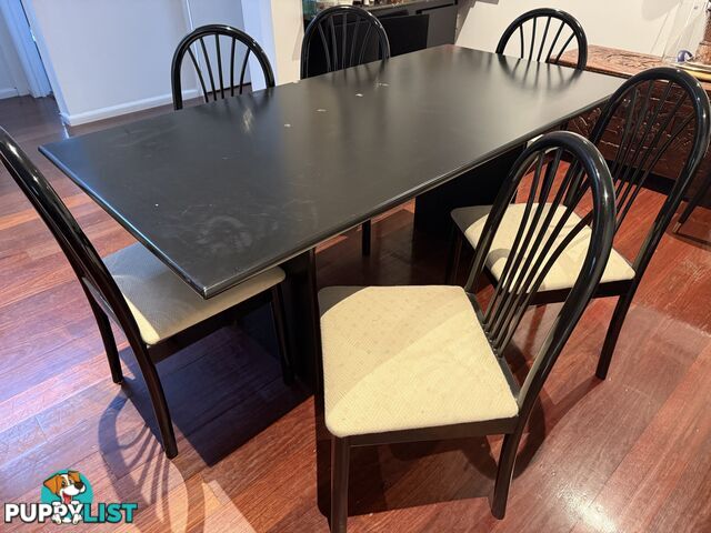 Sturdy and stylish dining setting