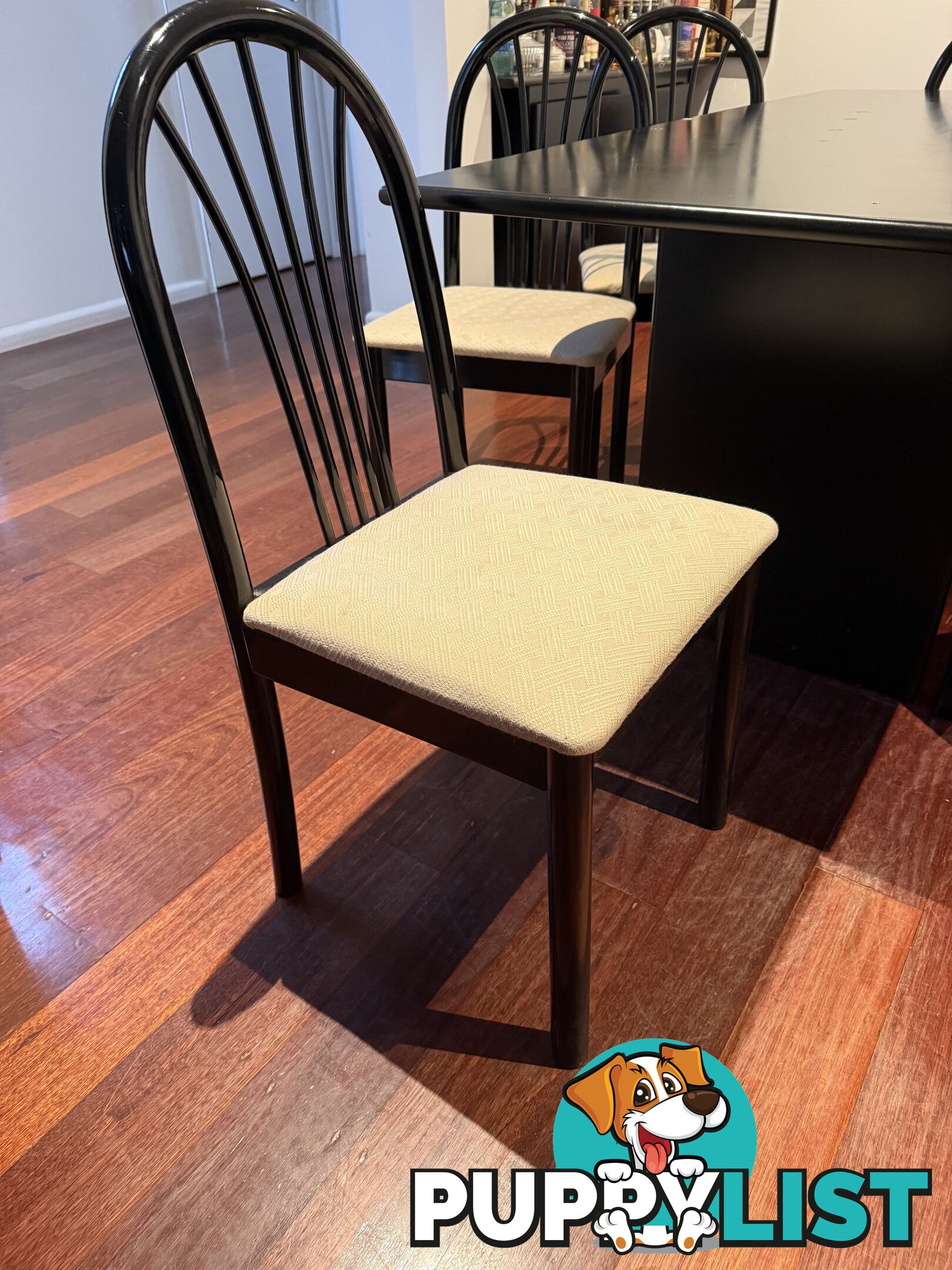 Sturdy and stylish dining setting