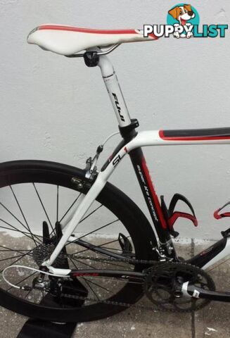 Fuji SL1 Pro! L. Full Carbon. Sram Force 10s. Carbon Wheels!