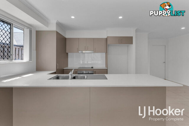 11 Bloomfield Avenue PARK RIDGE QLD 4125