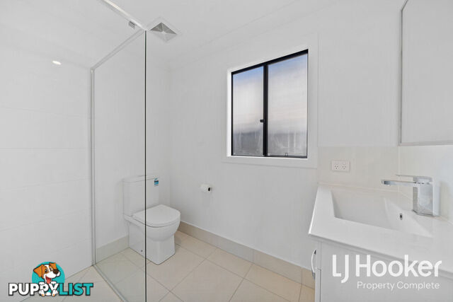 2/1 Alexander Place GLENEAGLE QLD 4285
