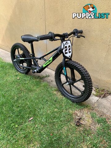 Kids electric balance bike. Unused. Suit 3 - 8 year old. $500 off purhase price!