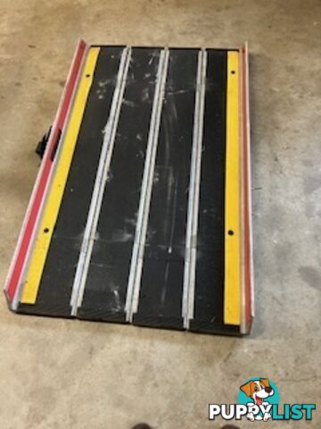 DECPAC PORTABLE RAMP WITH EDGE