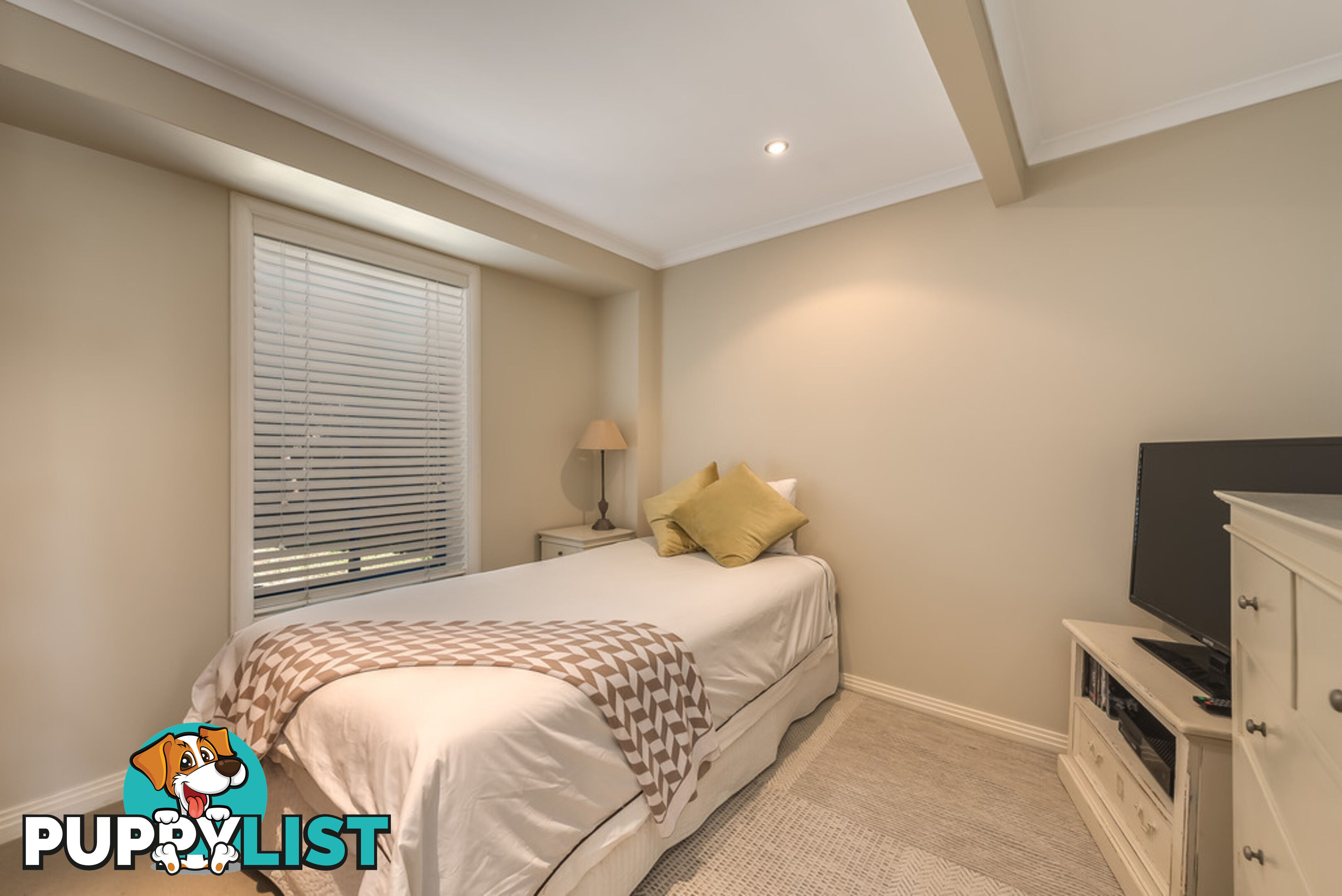 122 Slatyer Avenue BUNDALL QLD 4217