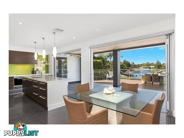 6 La Spezia Court ISLE OF CAPRI QLD 4217