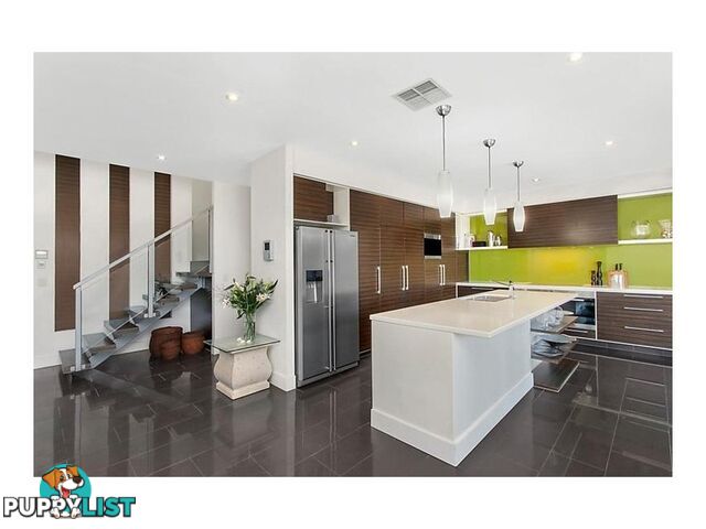 6 La Spezia Court ISLE OF CAPRI QLD 4217