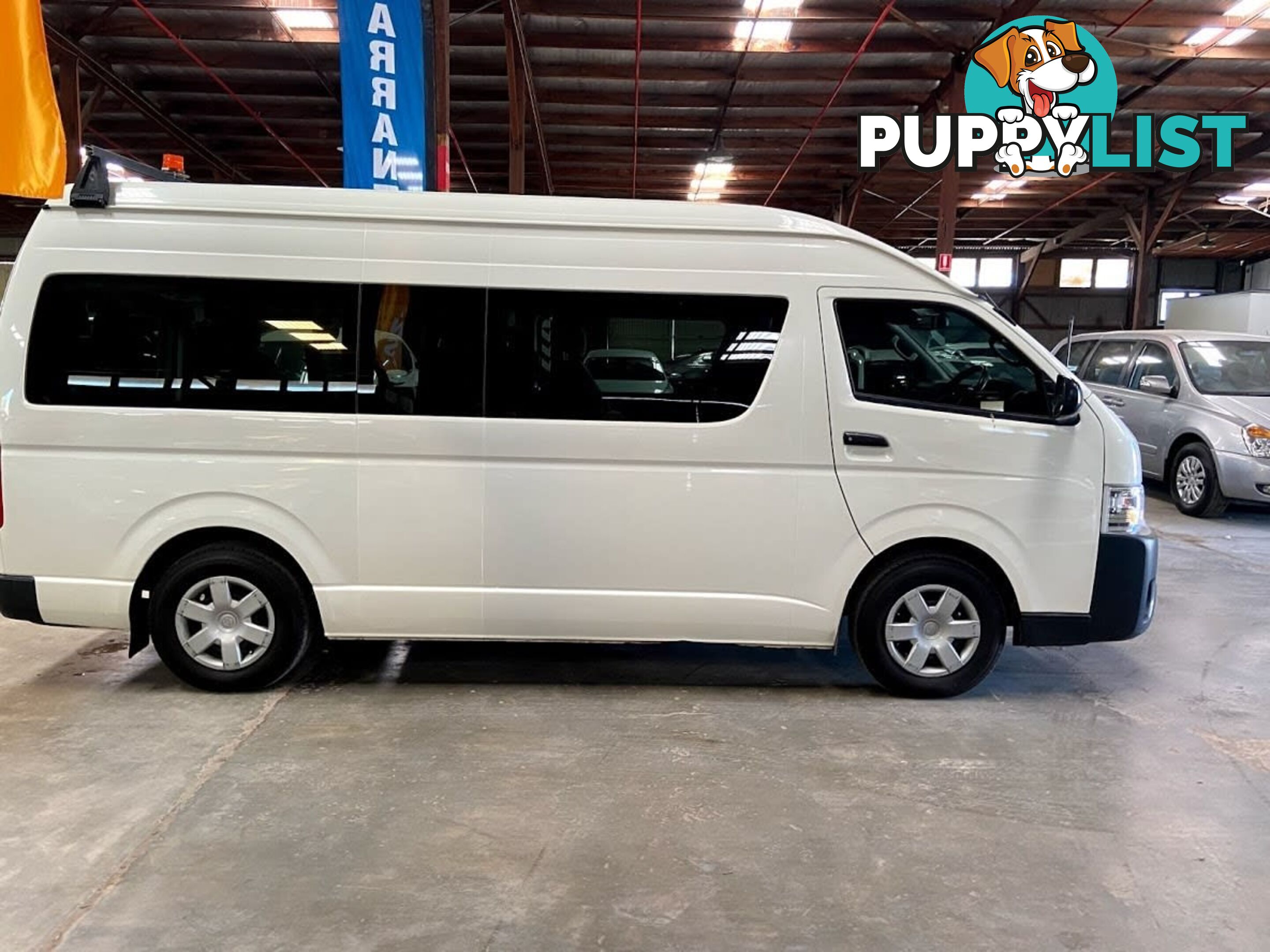 2015 TOYOTA HIACE COMMUTER TRH223R MY15 BUS