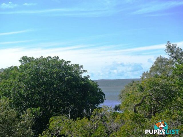 9 Boat Harbour Avenue MACLEAY ISLAND QLD 4184