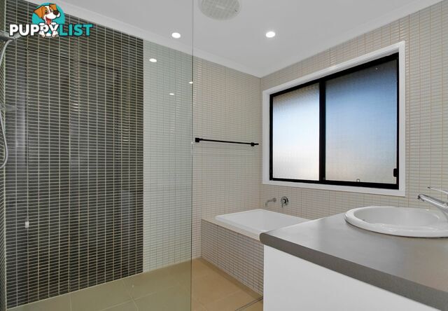 4 Ray Street MACLEAY ISLAND QLD 4184