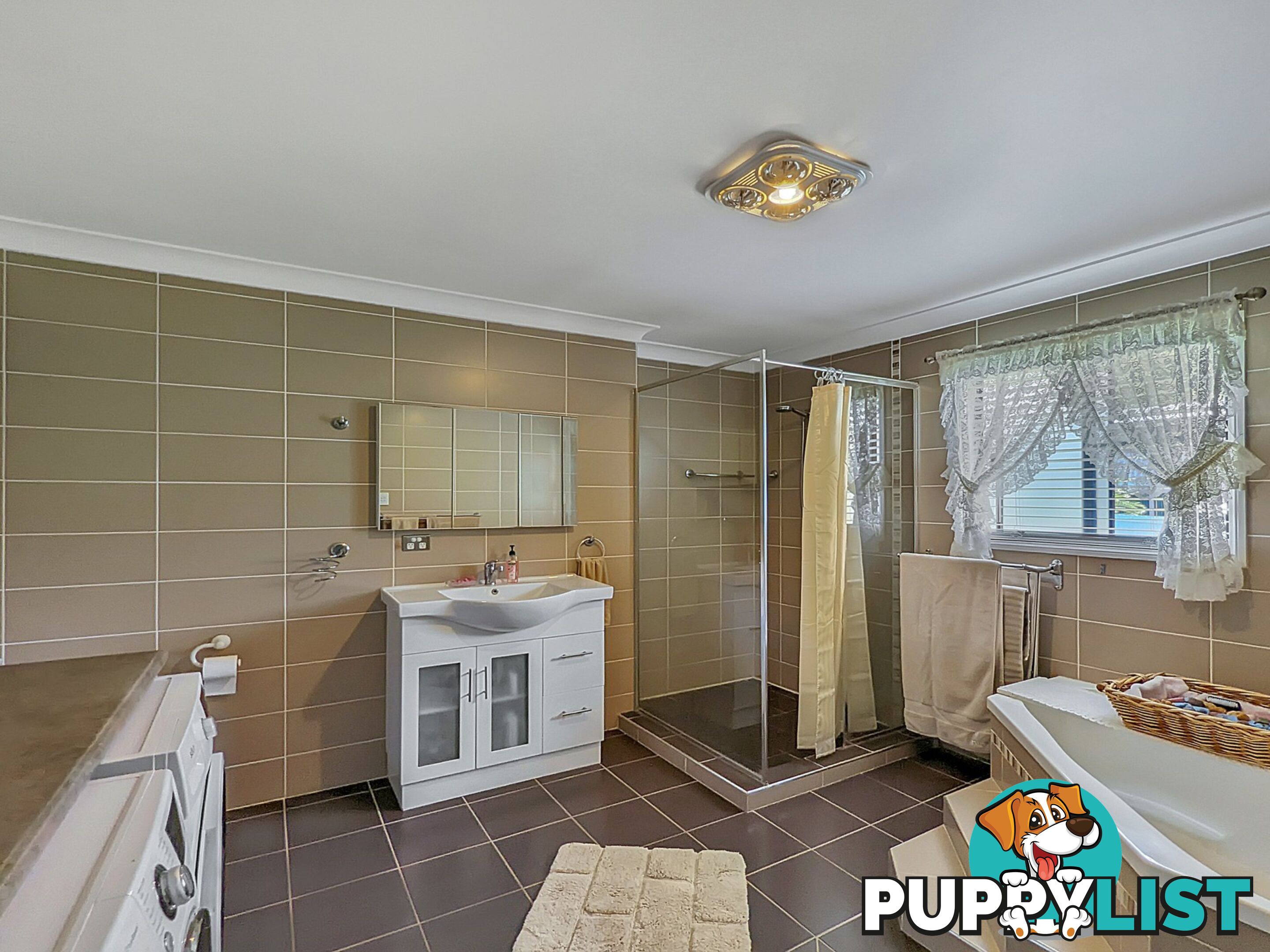 130-132 LUCAS dr LAMB ISLAND QLD 4184