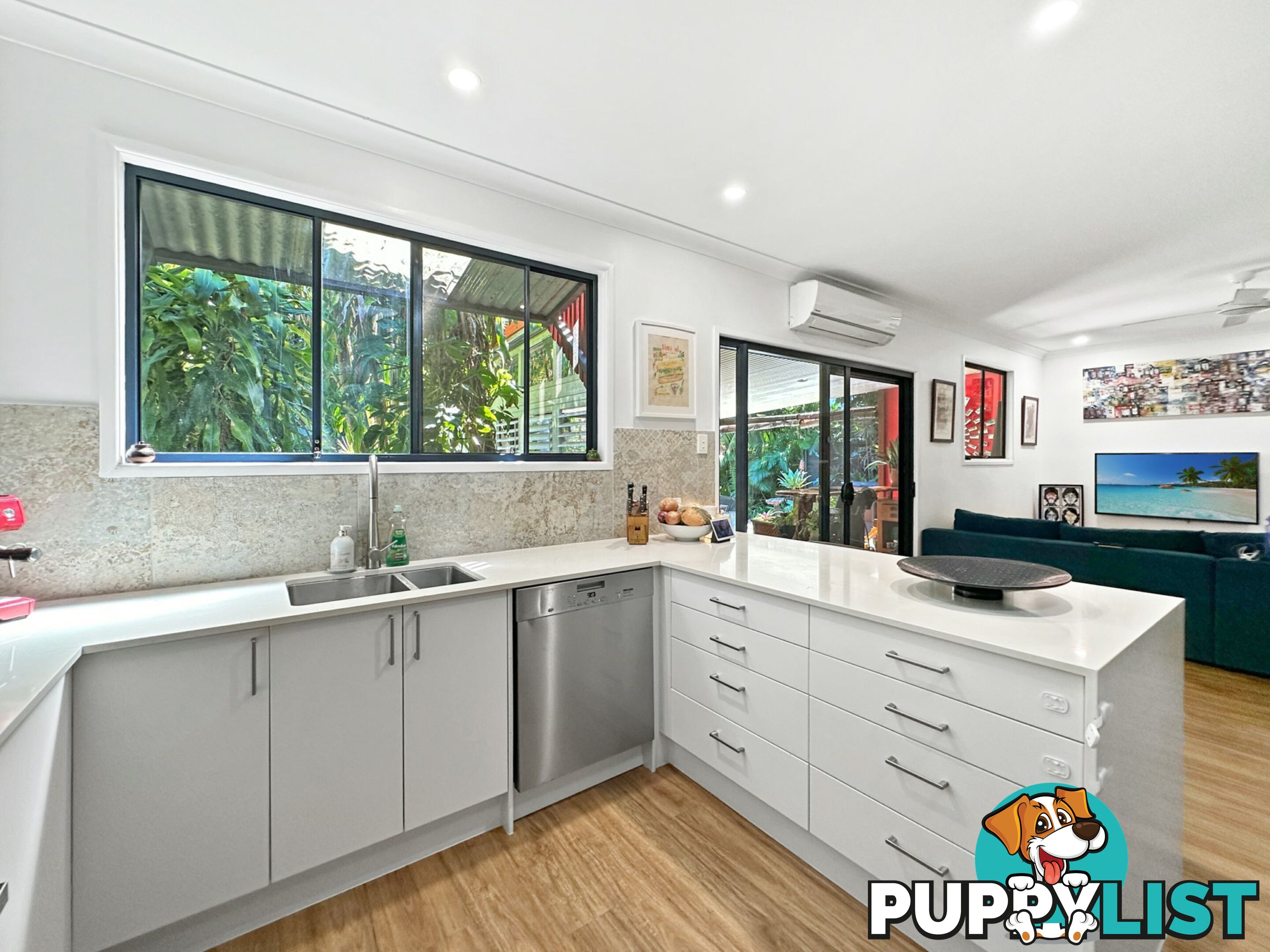 78 Charles street MACLEAY ISLAND QLD 4184