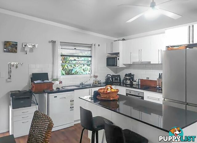 60 Eastbourne Terrace MACLEAY ISLAND QLD 4184