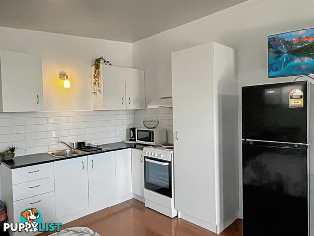 60 Eastbourne Terrace MACLEAY ISLAND QLD 4184