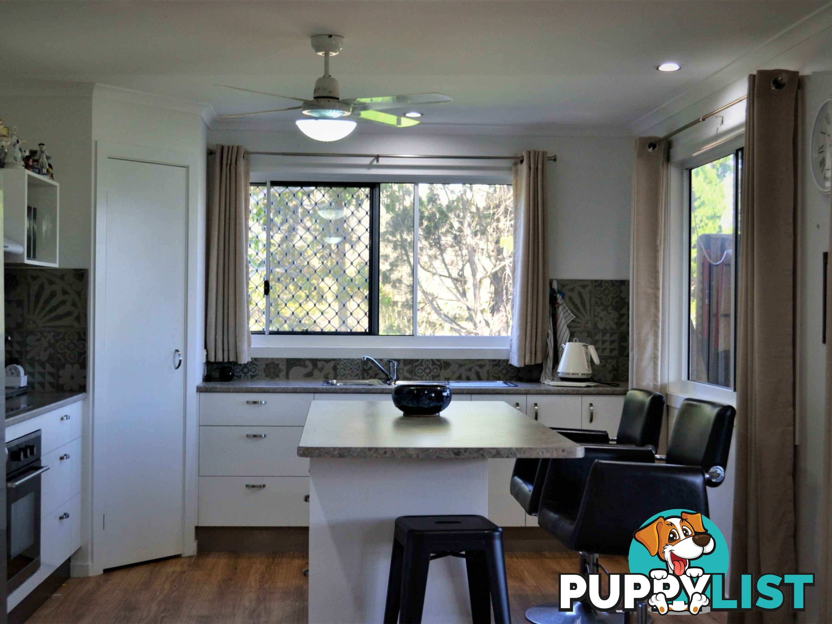 20 Eastbourne Terrace MACLEAY ISLAND QLD 4184