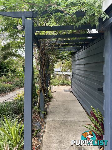 18 George Street MACLEAY ISLAND QLD 4184