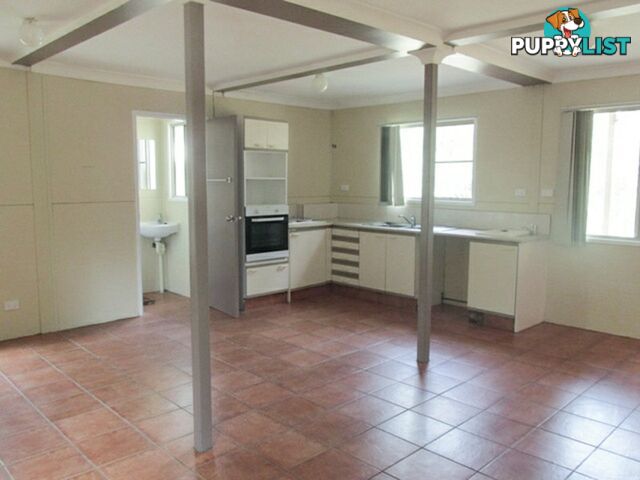 32 Alexander Street MACLEAY ISLAND QLD 4184