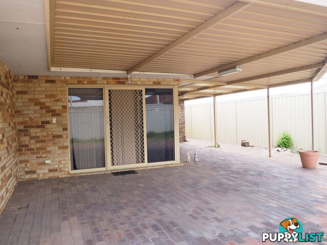 30 Lakeside Dr Thornlie WA 6108