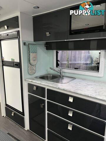 2018 Vacationer Escape