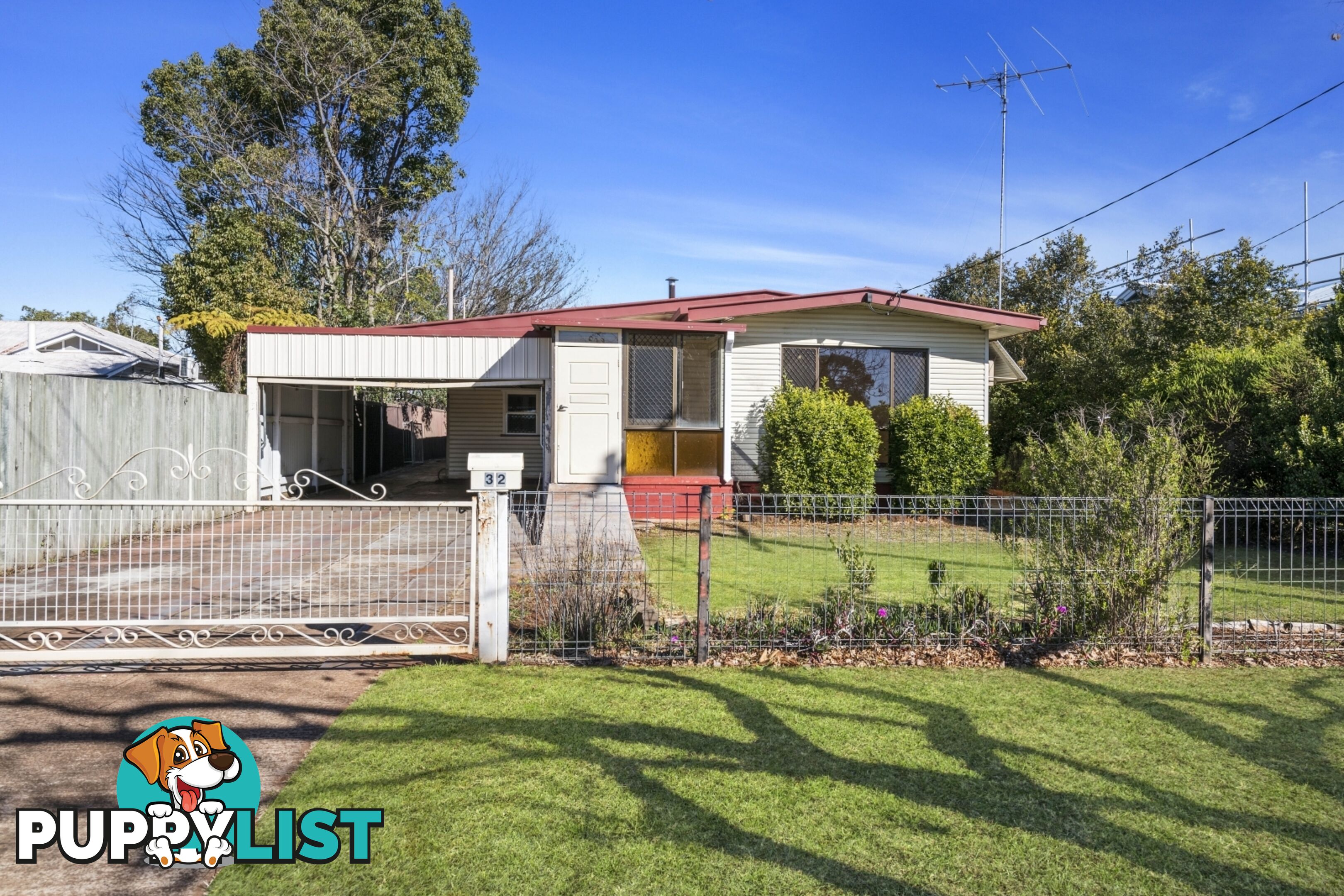 32 Charlotte Street NEWTOWN QLD 4350