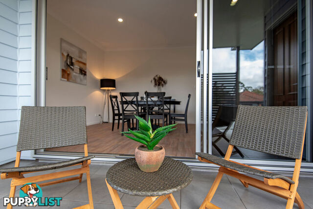 1 & 2/11 Helen Street NEWTOWN QLD 4350