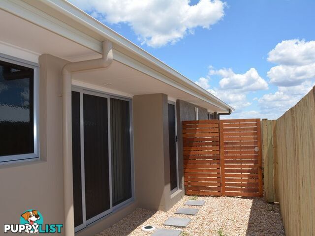 2/11 Carlin Street GLENVALE QLD 4350