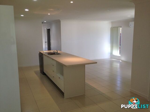 1/11 Carlin Street GLENVALE QLD 4350