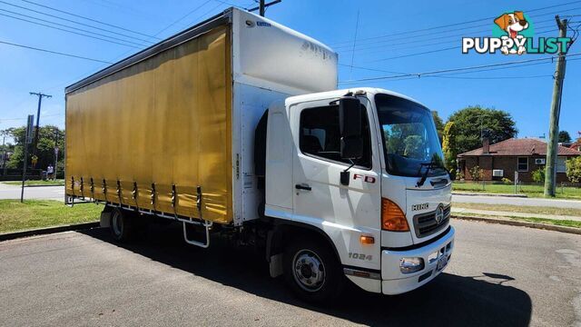 2009 Hino 500 1024 FD Curtainsider Truck