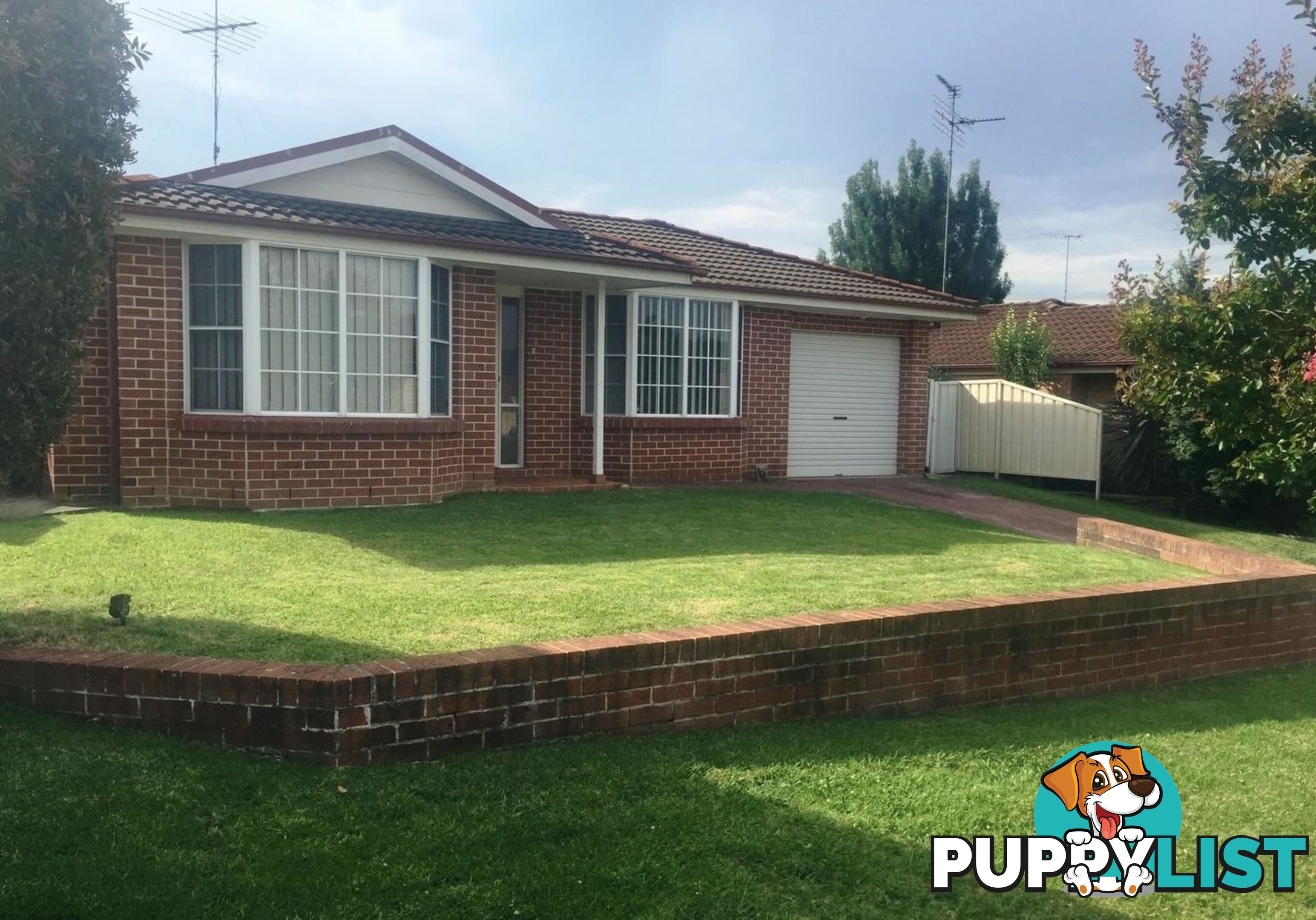 10 Magpie Place GLENMORE PARK NSW 2745