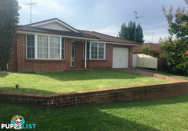 10 Magpie Place GLENMORE PARK NSW 2745