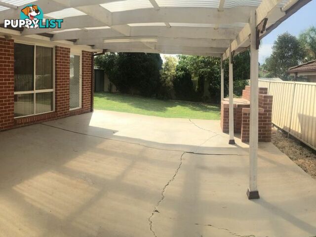 10 Magpie Place GLENMORE PARK NSW 2745
