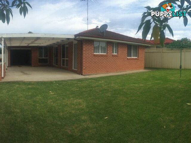 10 Magpie Place GLENMORE PARK NSW 2745