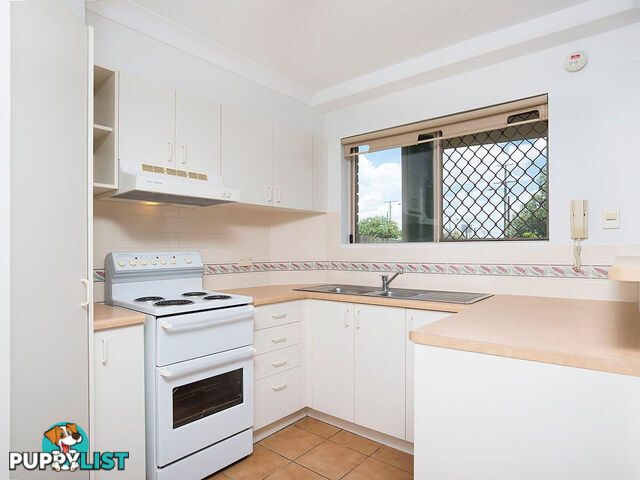 2/560 Old Cleveland Road CAMP HILL QLD 4152