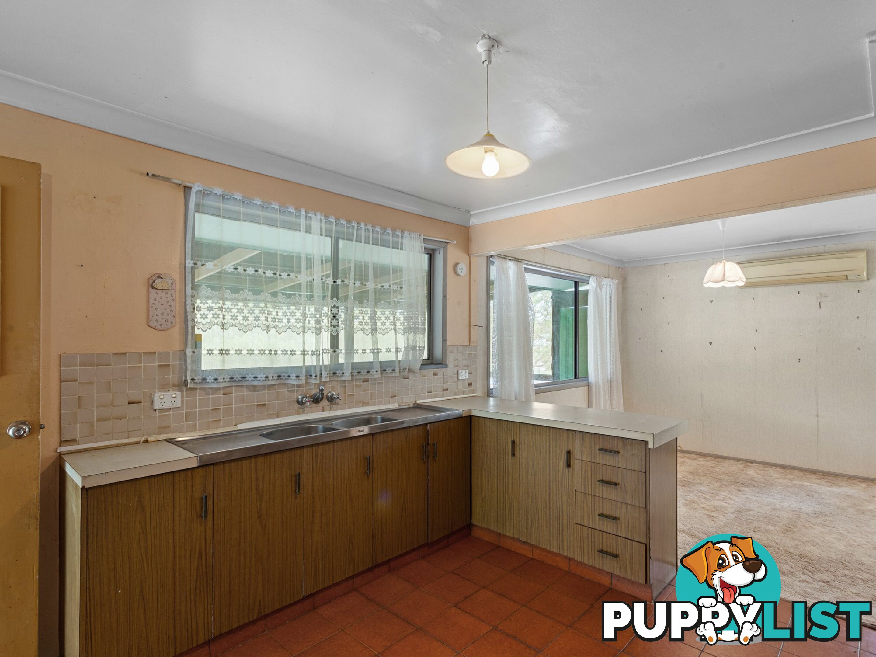 4 Harvey Rd FOREST HILL QLD 4342