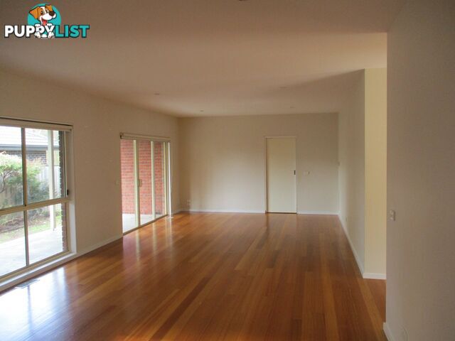2/85 Esther Crescent MOOROOLBARK VIC 3138