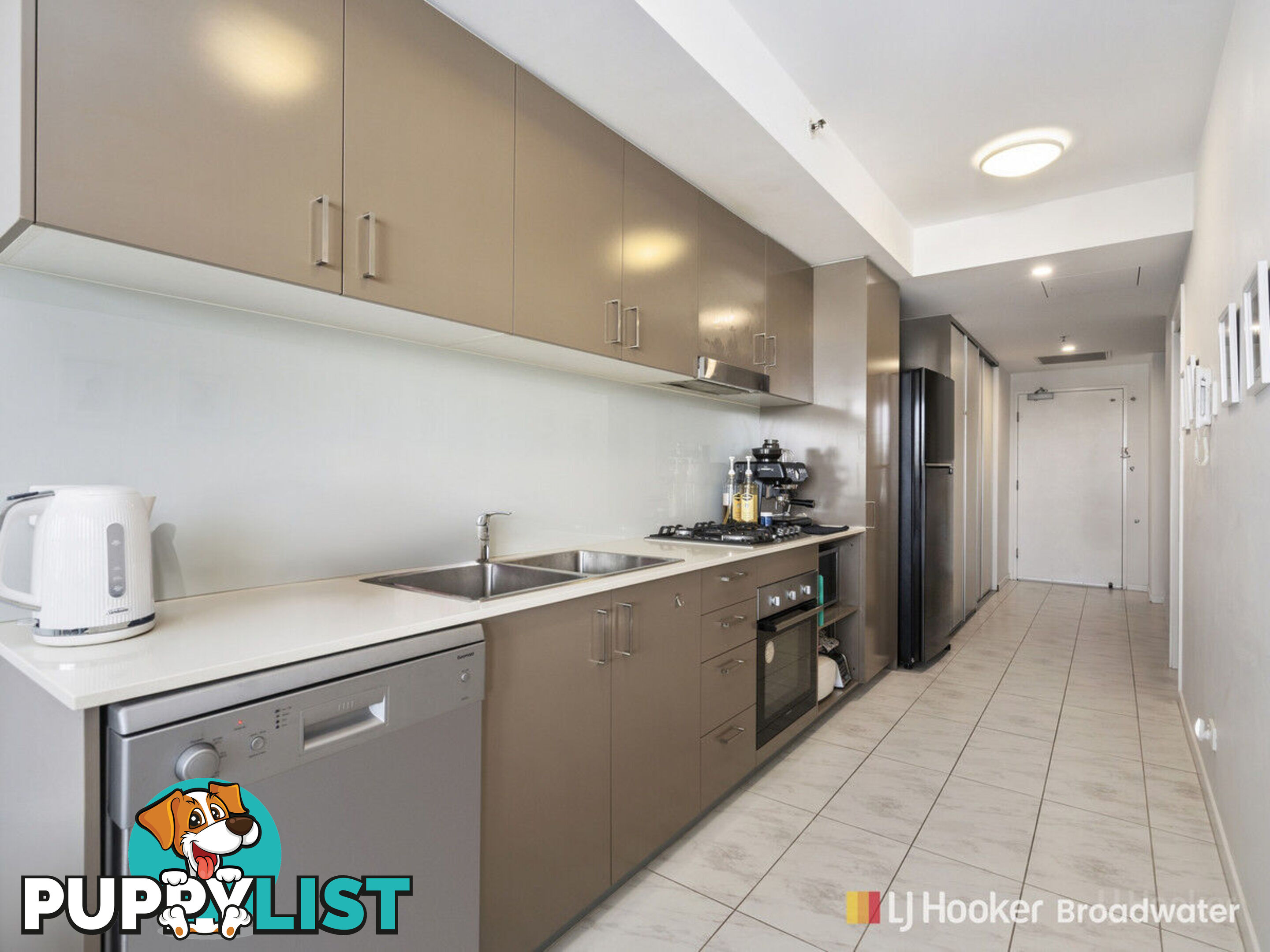 504/17 Bath Street LABRADOR QLD 4215