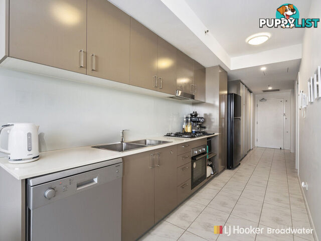 504/17 Bath Street LABRADOR QLD 4215