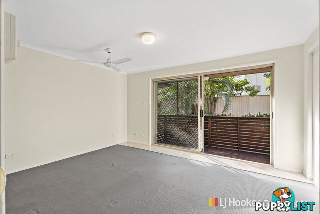 2/79 Government Road LABRADOR QLD 4215