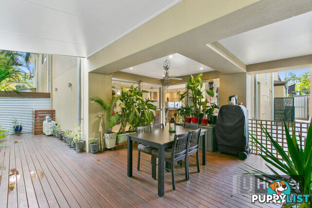 2/62 Broad Street LABRADOR QLD 4215