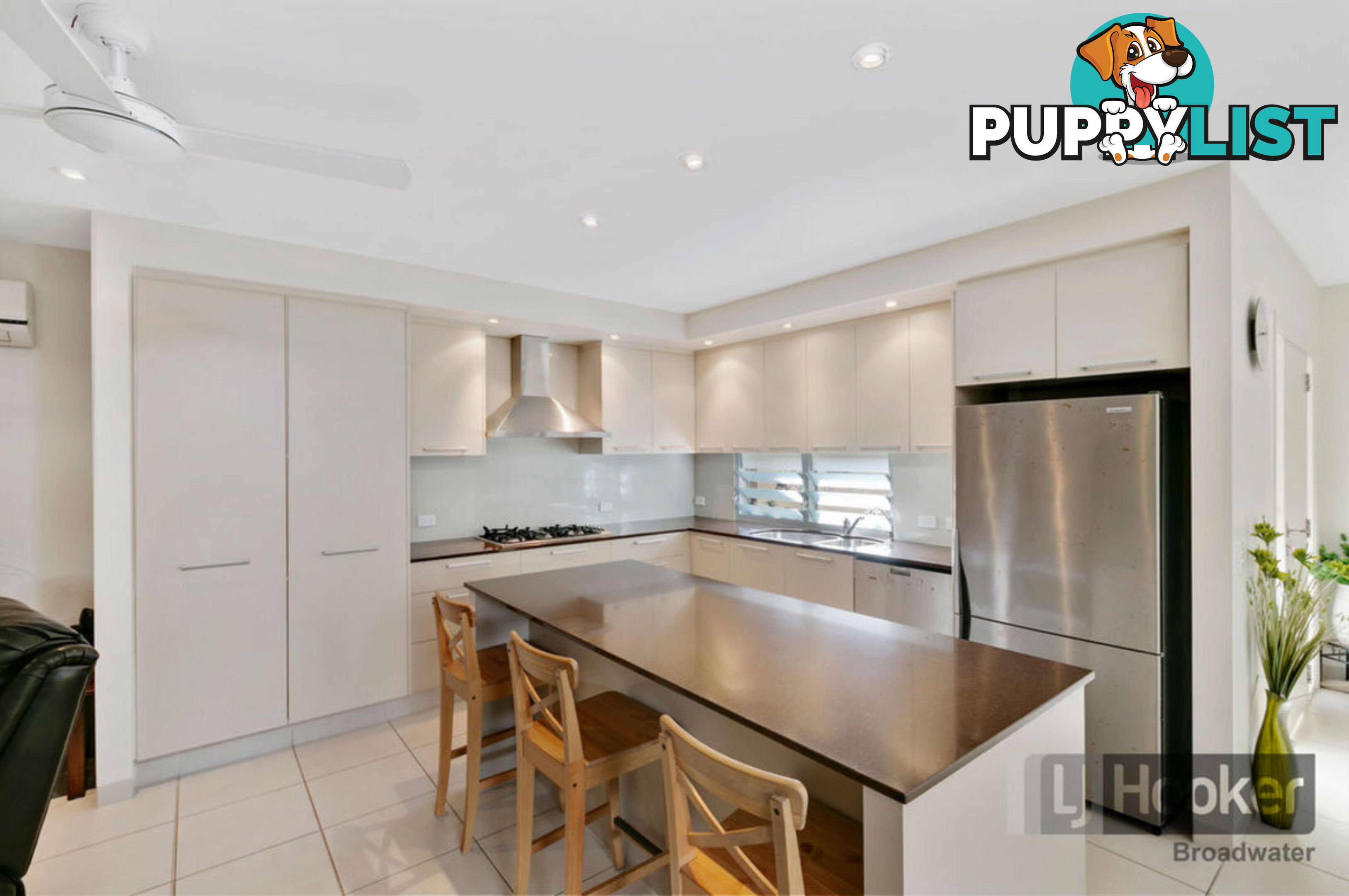 2/62 Broad Street LABRADOR QLD 4215