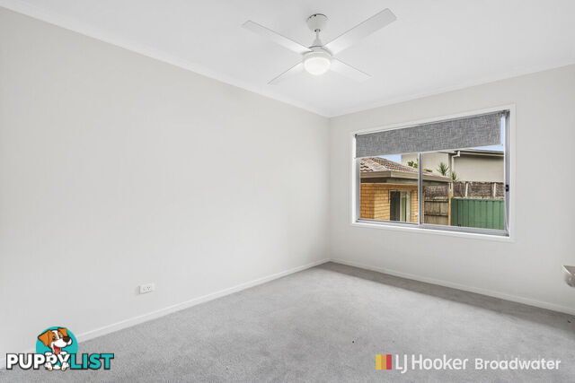 32 Poinsettia Avenue RUNAWAY BAY QLD 4216