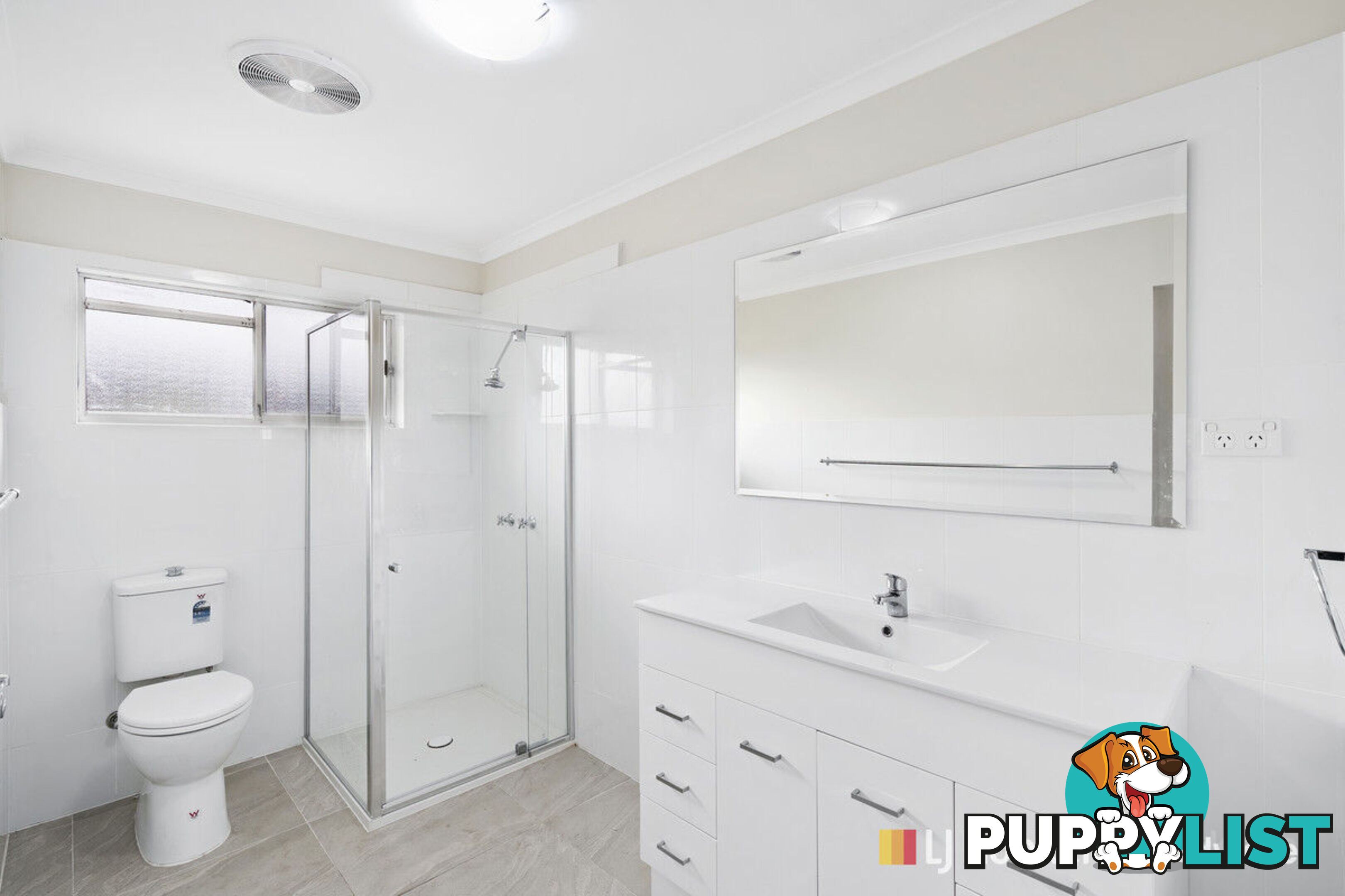 32 Poinsettia Avenue RUNAWAY BAY QLD 4216