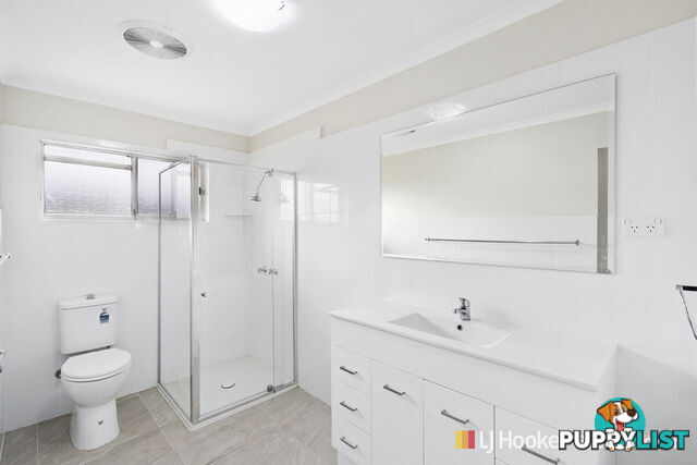 32 Poinsettia Avenue RUNAWAY BAY QLD 4216