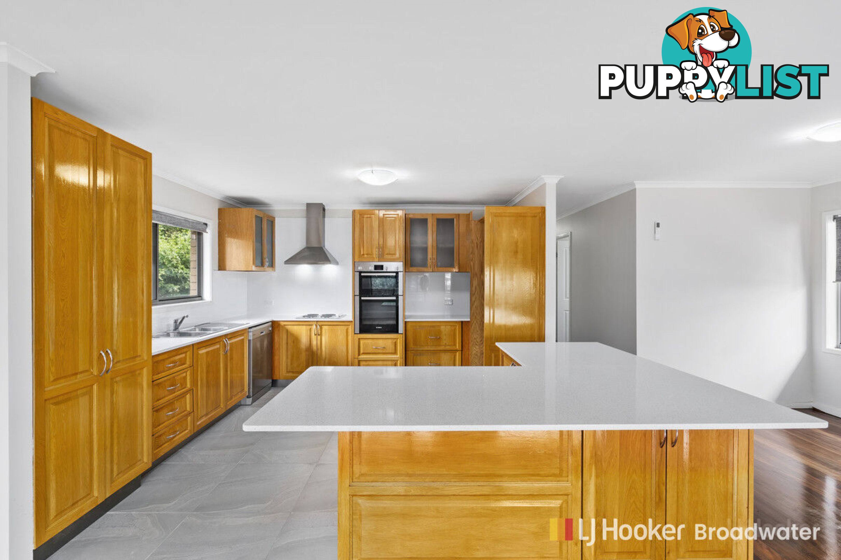 32 Poinsettia Avenue RUNAWAY BAY QLD 4216