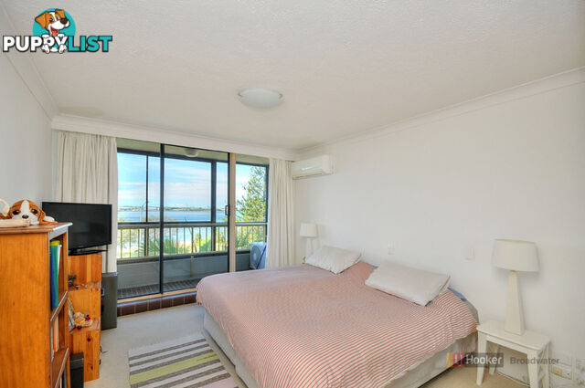 4/240 Marine Parade LABRADOR QLD 4215