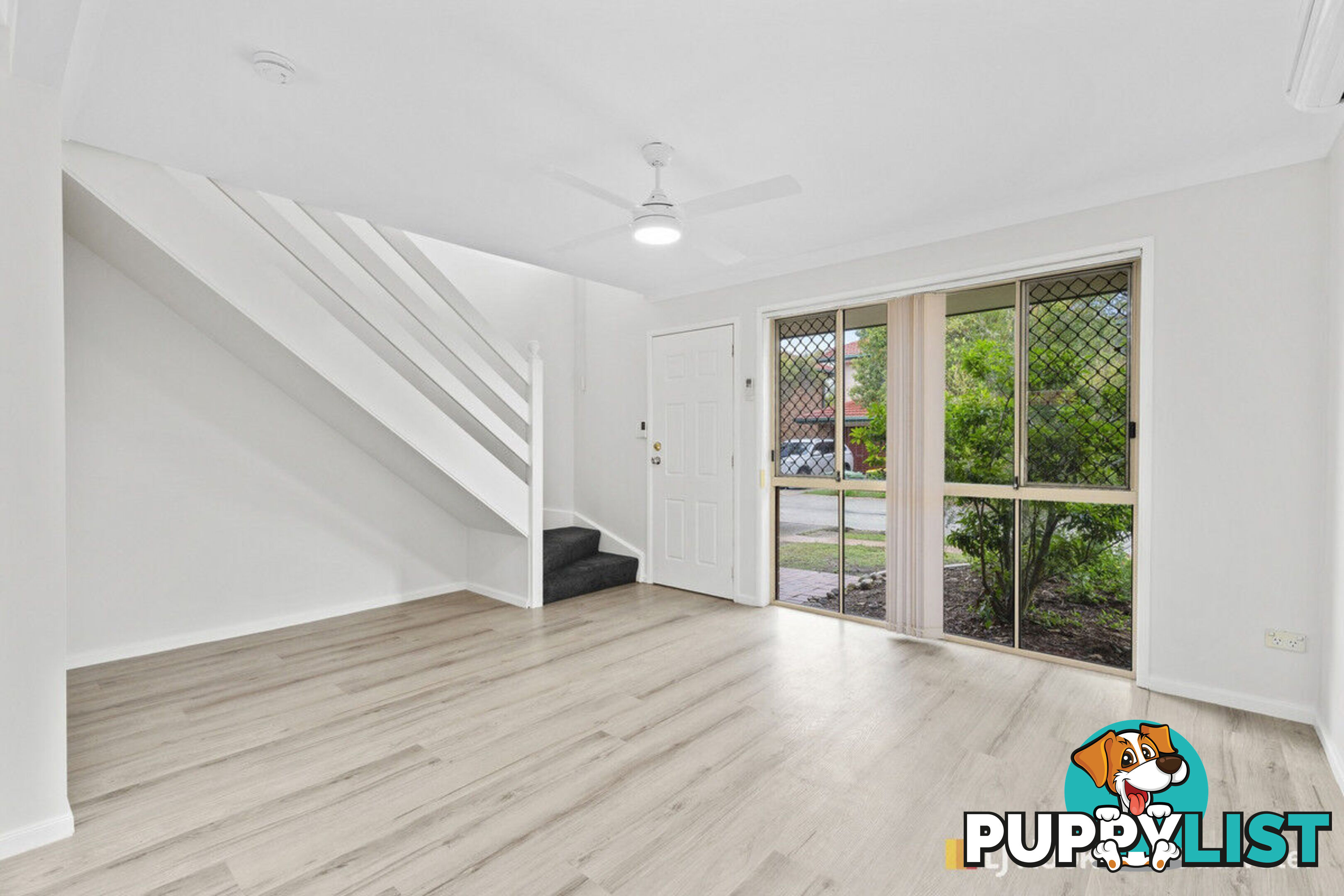 73/75 Brown Street LABRADOR QLD 4215