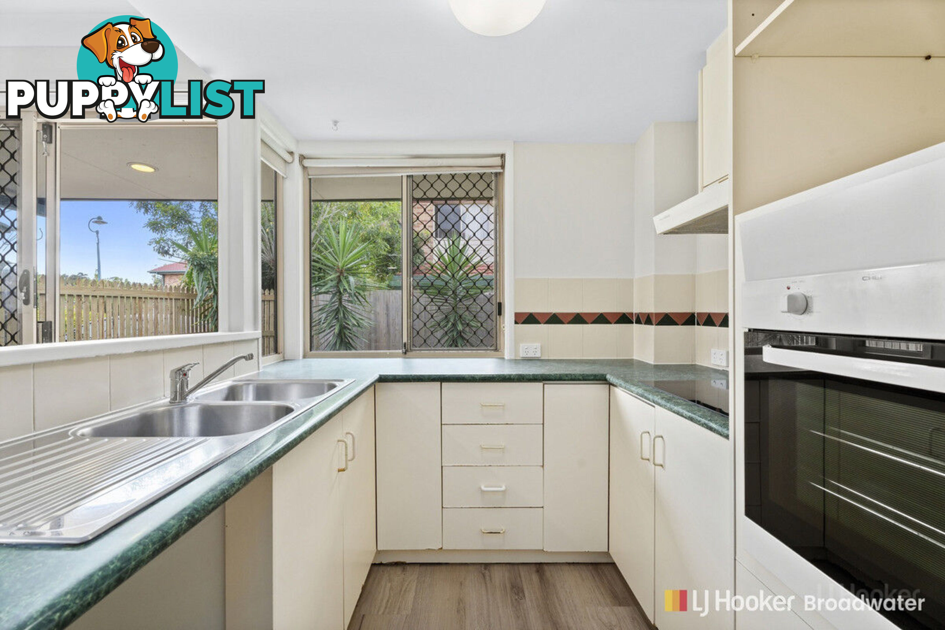 73/75 Brown Street LABRADOR QLD 4215